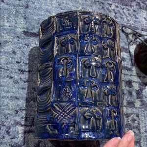 Vintage textured cross and swirl pattern planter, vase or utensil holder 8” tall